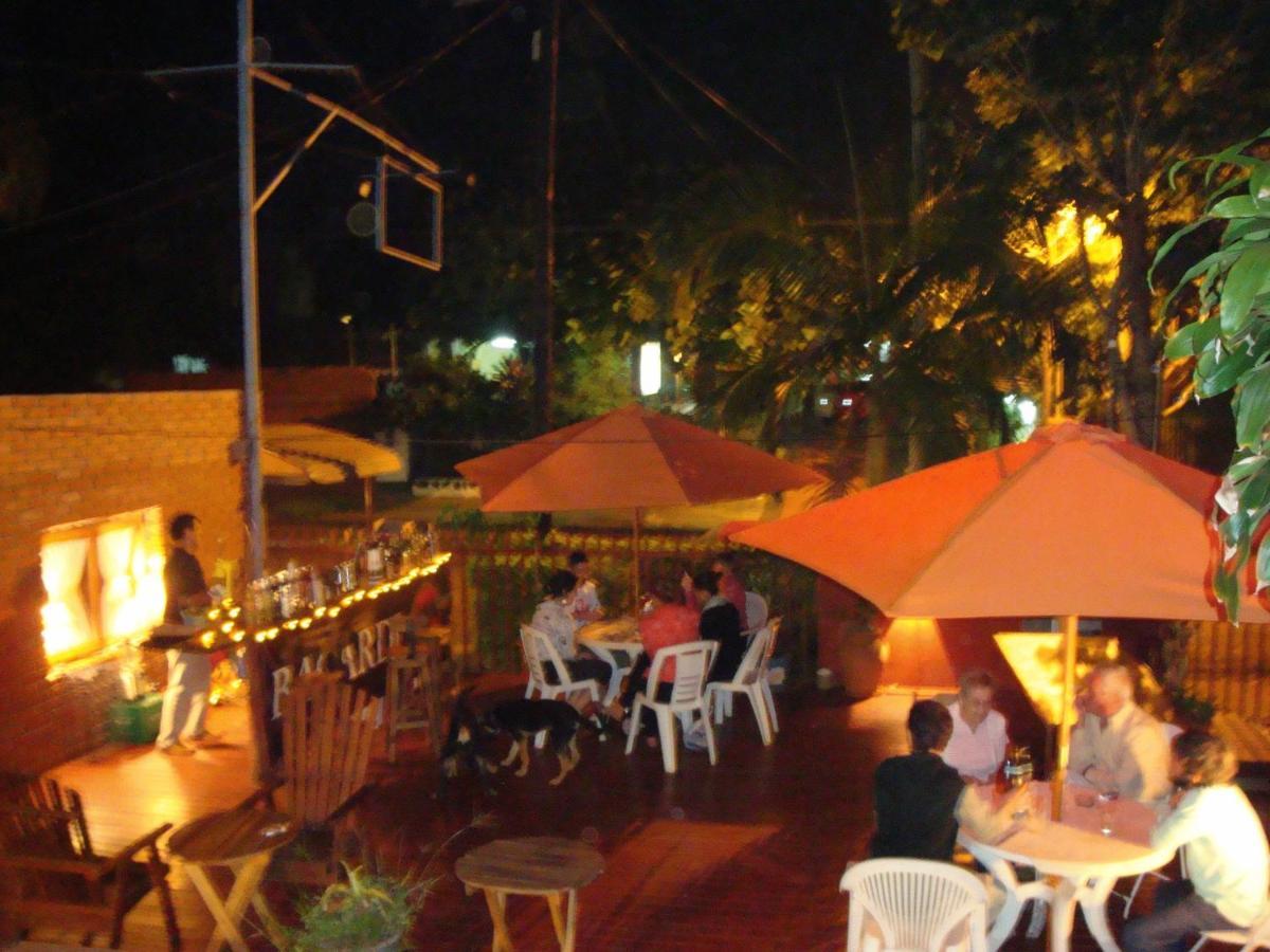 Residencial Uno Hostel Puerto Iguazu Exterior photo