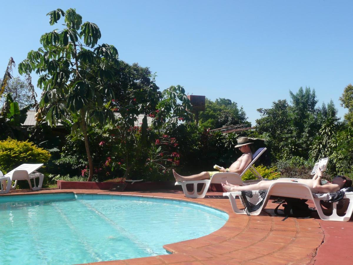 Residencial Uno Hostel Puerto Iguazu Exterior photo
